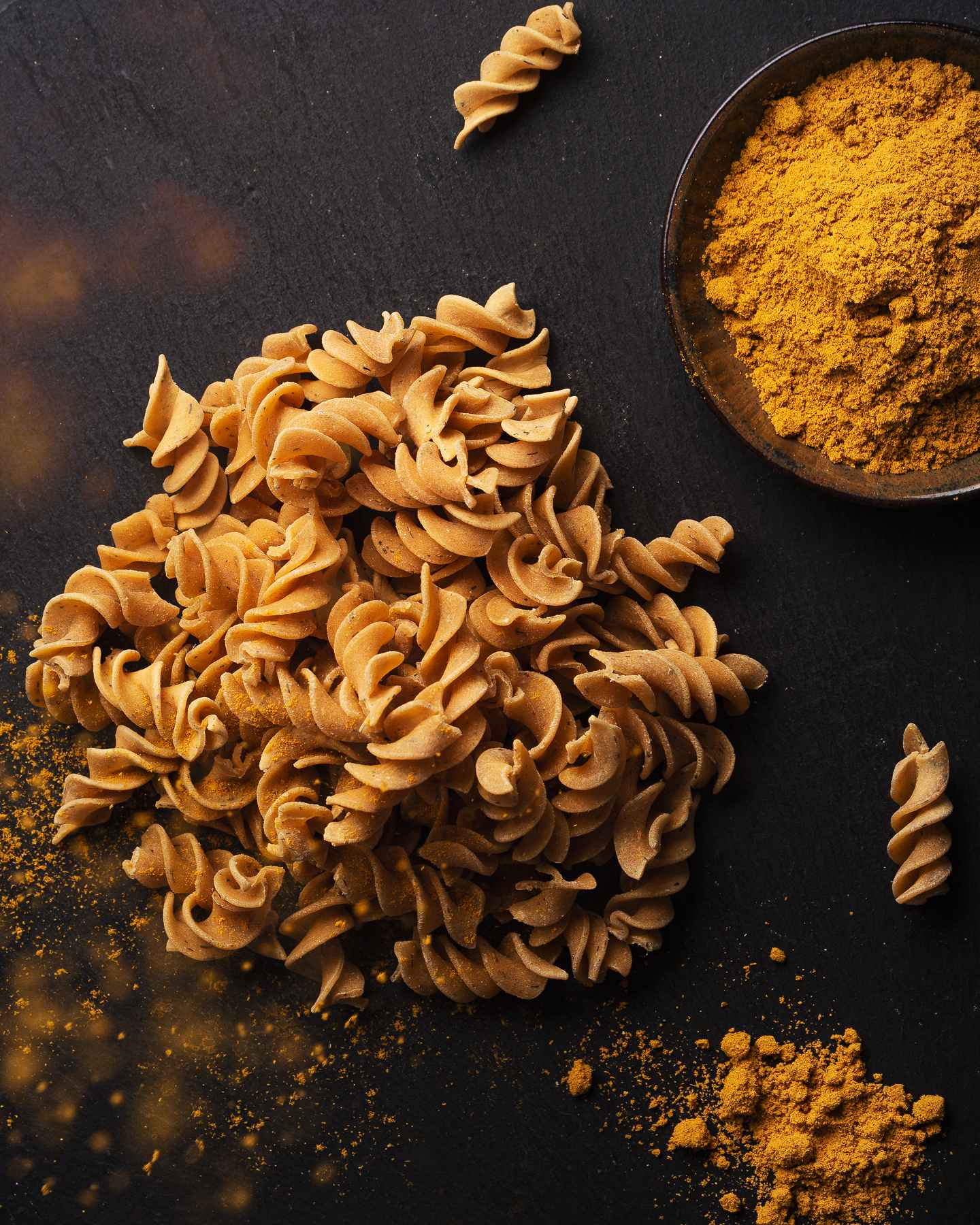 Pasta met gele curry